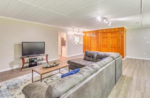 Whiteville House | Whiteville Home with Fire Pit Near Lake Waccamaw!