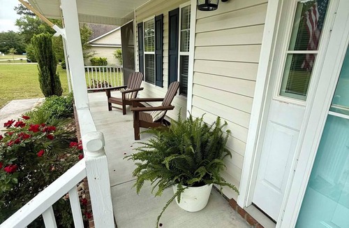 Cape Carteret House | Whole house on golf course and minutes to beaches