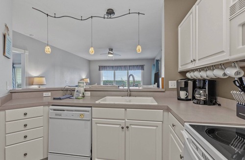 Corolla Condo | Wicked Fun 3BR Condo on the Golf Course