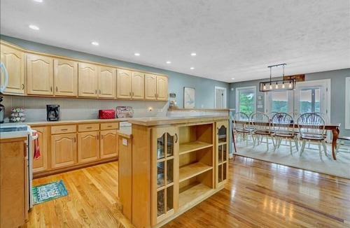 Huddleston House | Wifi - Hot Tub - Fire Pit - 4 Kayaks. Come Visit "Paradise Cove"!