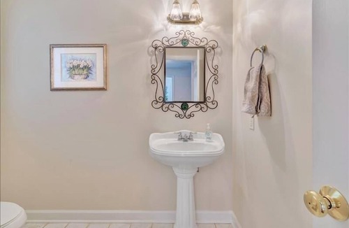 Huddleston House | Wifi - Hot Tub - Fire Pit - 4 Kayaks. Come Visit "Paradise Cove"!