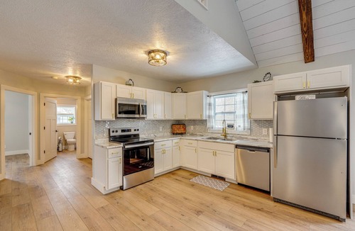 Willard Cottage | Willard Home On Working Farm w/Water Views!