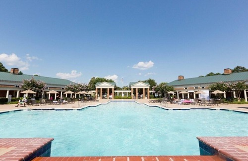 Berkeley Villa | Williamsburg | Family Colonial Stay | Pool + Hot Tub | 2BR Condo