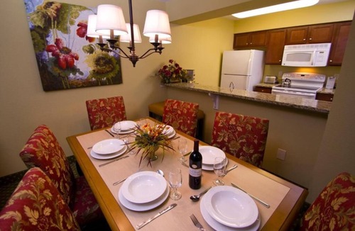 Berkeley Villa | Williamsburg | Historic Park Stay | Pool & Tennis | 2BR