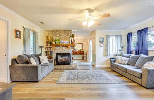 Sea Breeze House | Wilmington Getaway Near Carolina Beach Boardwalk!