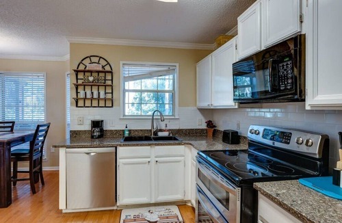 Savannah House | Wilmington Island Near Sav - Enjoy Fall at Oemler