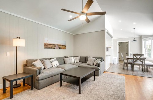 Wilmington House | Wilmington Rental ~ 4 Mi to Wrightsville Beach!