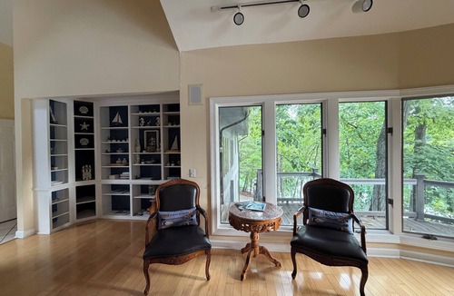 Huddleston House | Wind Family Estate-7000sq feet with 7 flex rooms!