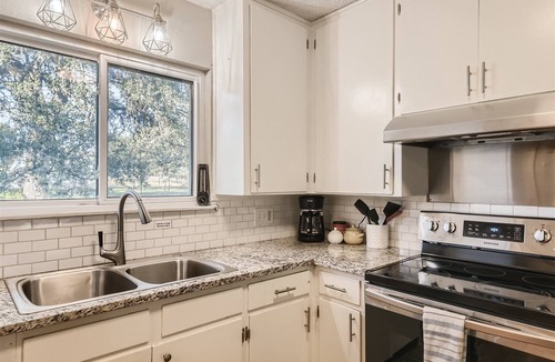 Round Mountain House | Wine Country Compound - Former Winery - Sleeps 21 - Pet Friendly