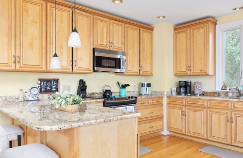 Arundel on the Bay House | Winter Retreat Near Naval Academy+ Hot Tub!