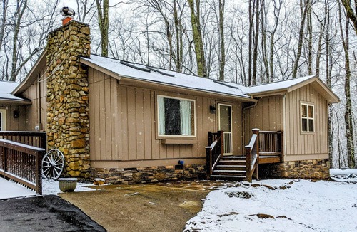Wolf Laurel Cabin | Wolf Laurel Mountain Escape: Cozy Cabin, Fireplace, near Hatley Pointe, Secluded