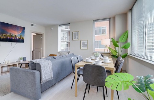 Crystal City House | Wonderful 2BR Condo @Crystal City WRooftop