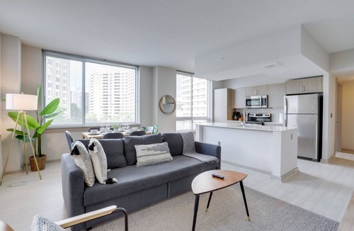Crystal City House | Wonderful 2BR Condo @Crystal City WRooftop
