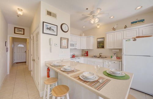 Hatteras Condo | Wonderful home in beachfront complex with pool & hot tub, central AC & deck