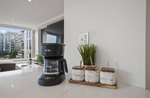 Southwest Apartment | Wonderful Waterfront Apt for 5! Pkg & City Views