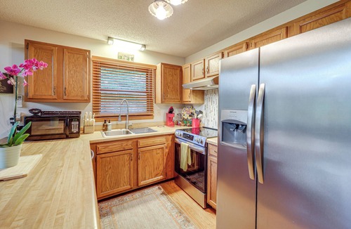 Newland Cabin | Wooded Cabin w/2 Decks on Golf Course in Newland!