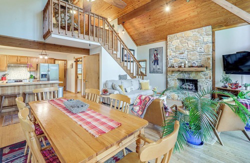 Newland Cabin | Wooded Cabin w/2 Decks on Golf Course in Newland!
