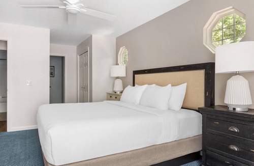 Sea Scape Hotel | Woodland 2BR Suite w/Full Kitchen: 2.1 Miles to Sea Scape Golf Course