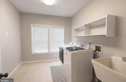 California House | Woodland Retreat with Hot Tub, Movie Room & Deck