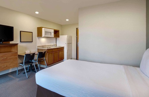 Camp Springs Hotel | WoodSpring Suites Washington DC Andrews AFB