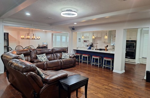 Cypress House | Work n' Play Cypress- Spacious 6-bedroom house with a pool/spa in north Cypress