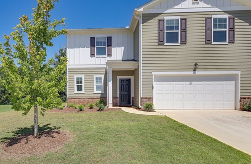 Hoschton House | Work & Play! Peaceful Extended Stay in Hoschton