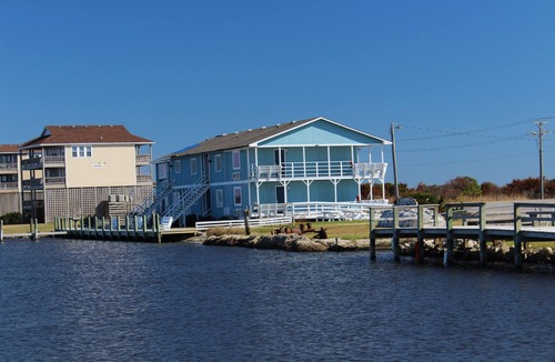 Nags Head Apartment | Wren Watch 1 Queen Regular Fin N Feather
