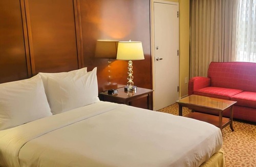Lenox Hotel | Wyndham Atlanta Buckhead Hotel & Conference Center | 1 Double | Pet Friendly