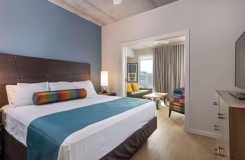 West End Resort | Wyndham Austin Studio – Downtown Views, Rooftop Pool & Walkable Fun