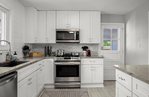 Seminary Hill Apartment | Xcape to a Tranquil 4 Bedroom Retreat