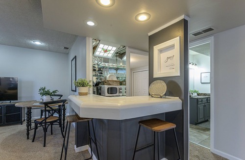 Marietta House | ⬨Yard+BBQ Garden Tub ⬨ A/C ⬨ Games ⬪ 2 HDTVs Safe Neighborhood