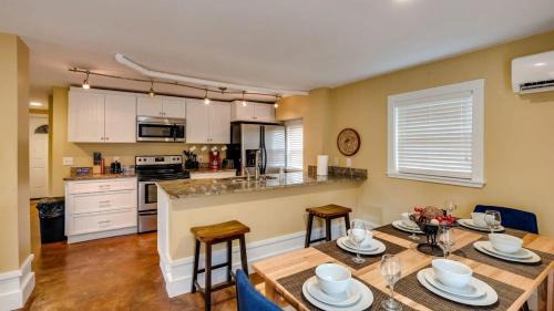 Savannah House | Year-Round Pool & BBQ, 10 Miles to Tybee Island