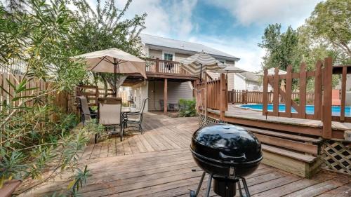 Savannah House | Year-Round Pool & BBQ, 10 Miles to Tybee Island