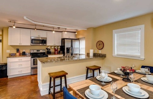 Savannah House | Year-Round Pool & BBQ, 10 Miles to Tybee Island