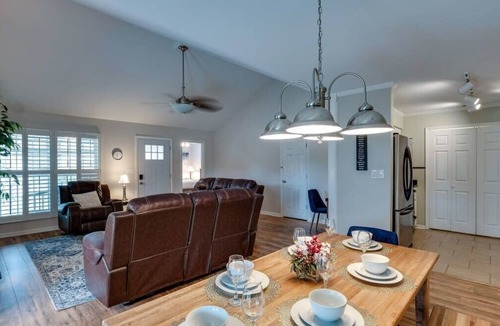 Savannah House | Year-Round Pool & BBQ, 10 Miles to Tybee Island