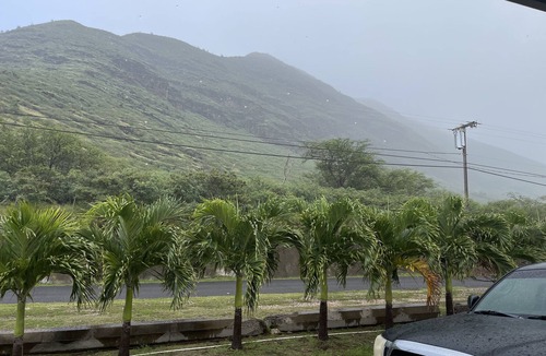 Waianae House | You will first go through a war zone, next, hidden gem. No neighbors, st lights.