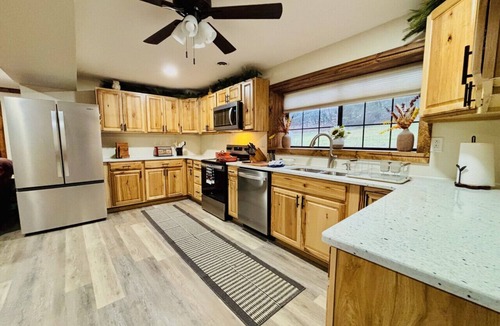 Confluence Cabin | Yough Lake Streamside Cottage w/Hot Tub, Pavilion, Firepit