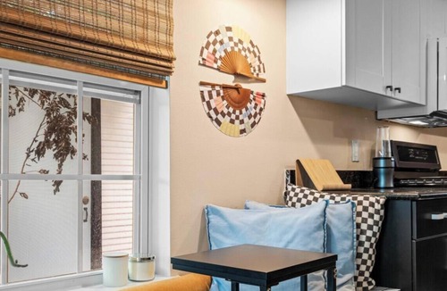 Clarksville House | Your E Austin Story Starts at The Bright Blue Bungalow Mins to Lady Bird Lake