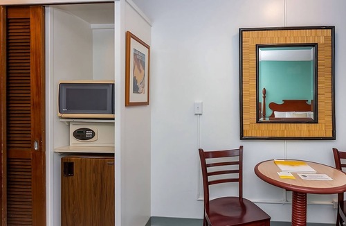 Ala Moana House | Your Home Away From Home! 4 Relaxing Units, Onsite Pool, Pet-Friendly Property