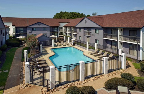 Norcross House | Your Home Away From Home! 4 Relaxing Units, Pool, Free Parking, Pets Allowed