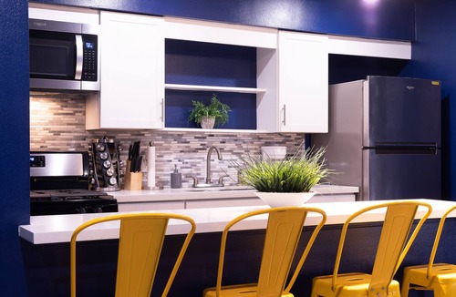 Montrose Apartment | Your Montrose Studios! Sleeps 52/26BR/26BA/26PA