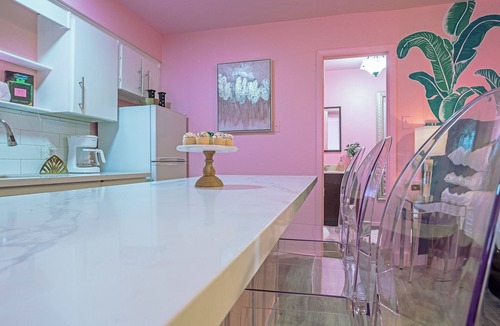 Neartown Apartment | Your Montrose Studios! Sleeps 24/12BR/12BA/12PA
