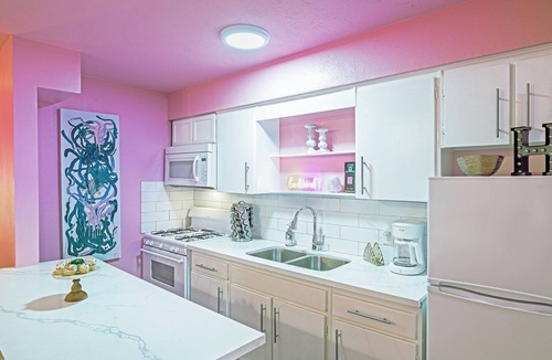 Neartown Apartment | Your Montrose Studios! Sleeps 24/12BR/12BA/12PA