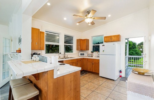 Hilo House | Your Perfect Hilo Homebase - Sleeps 9 with AC