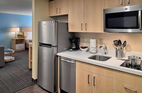 Gwinnett Place Hotel | Your Relaxing Getaway Awaits! 3 Comfortable units to Enjoy! Close to Green Space
