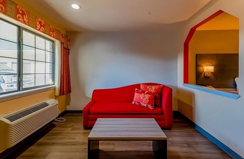 Sweet Home Hotel | Your Relaxing Getaway Awaits! With Outdoor Pool Access, and Free Parking!