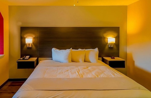 Sweet Home Hotel | Your Relaxing Getaway Awaits! With Outdoor Pool Access, and Free Parking!