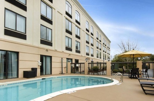 Savannah House | Your Relaxing Getaway Awaits! 3 Upscale Units, Free Parking! Outdoor Pool