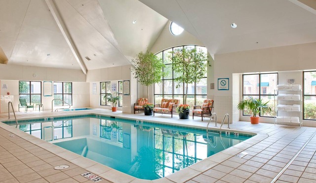 1 Bedroom King Suite | Free Breakfast & Pool