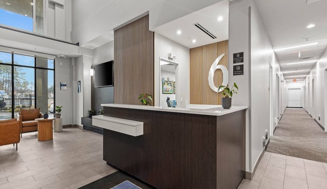 1 King Bed|NS| Kitchen